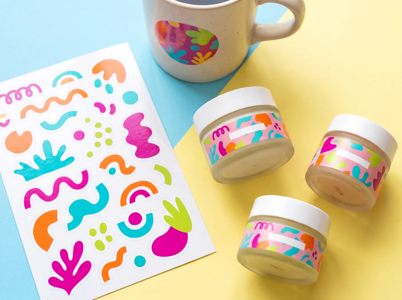 Aufkleber & Etiketten – Mockup-Beispiel von Fly & Froth